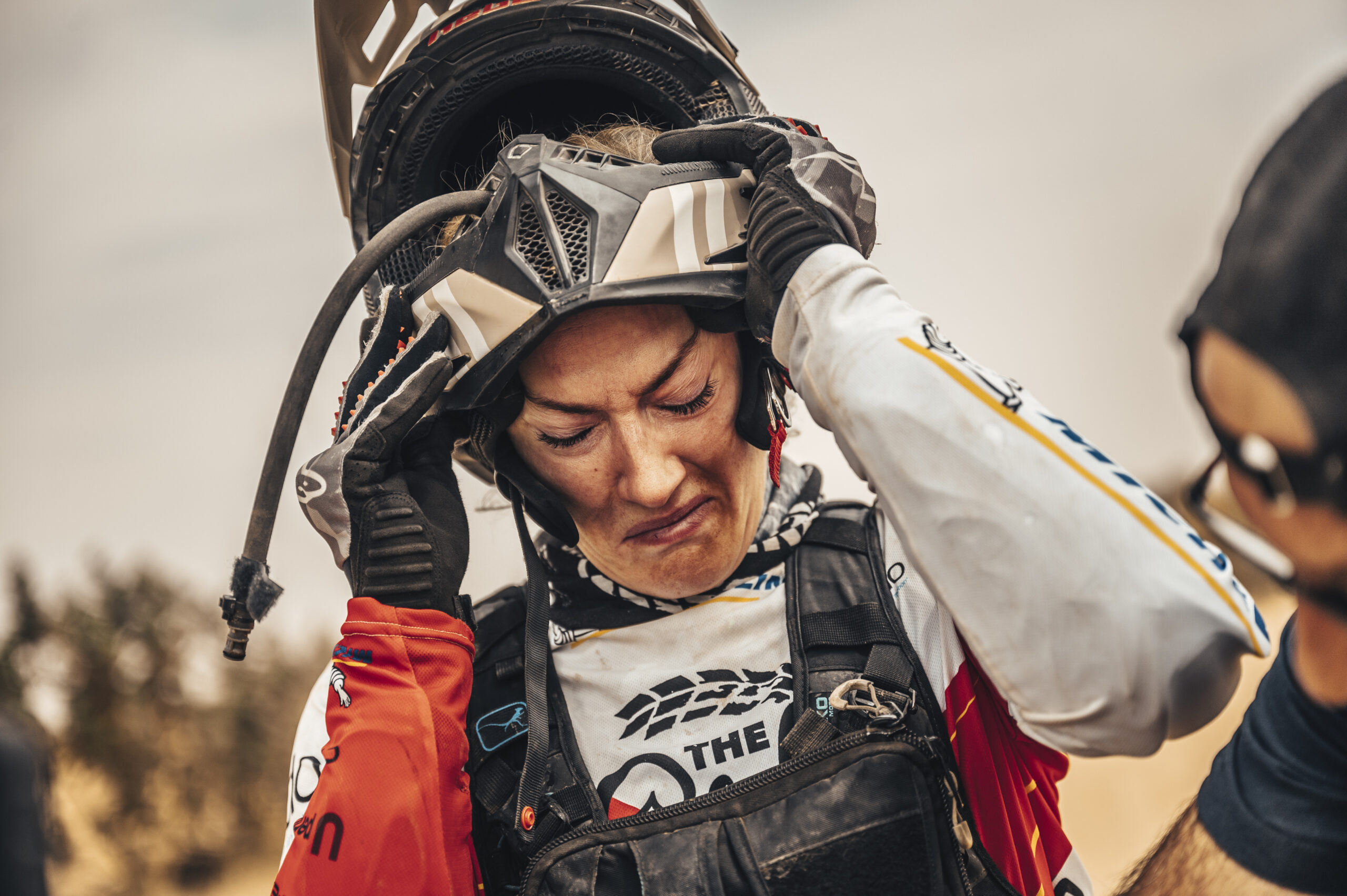 vanessa-ruck-resilience-female-iwd-speaker-helment-removal